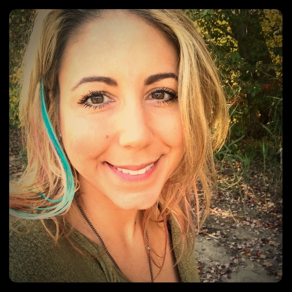 Meet your Posher, Elise - Picture 1 of 1